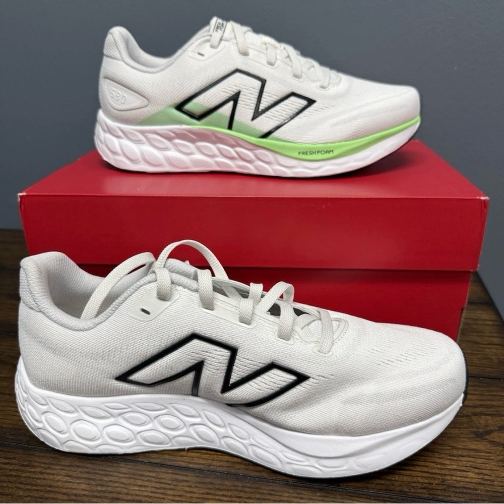 New Balance Fresh Foam 680 v8 Size 11, 10.5, 8 4E Running Shoes  M680RH8